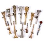 QTY OF ANTIQUE WATCH KEYS - 19THC 13 19thc watch keys, with gilt metal and silver coloured examples.