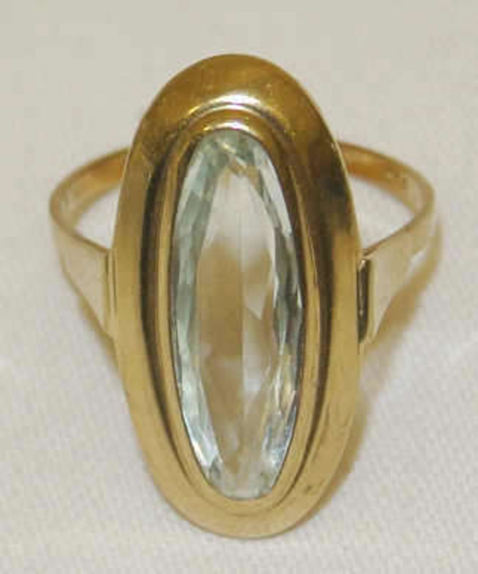 Damenring, 333er Gelbgold, besetzt mit Blautopas. Ringgröße 59,5, Gewicht ca. 3,1 gr Ladies ring,
