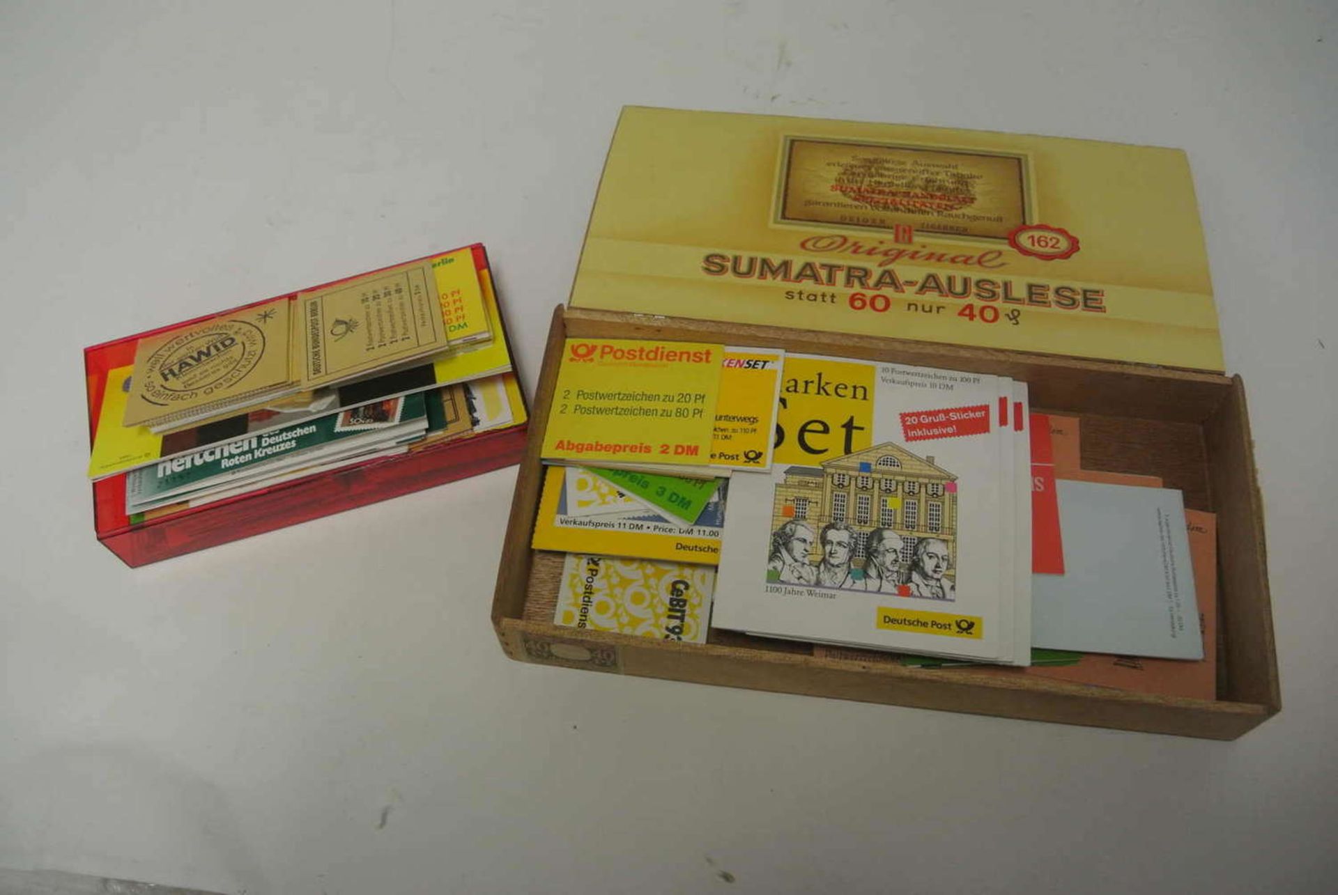 2 kleine Schachteln mit Markenheftchen BRD und Berlin, große Vielfalt. 2 small boxes with stamp book