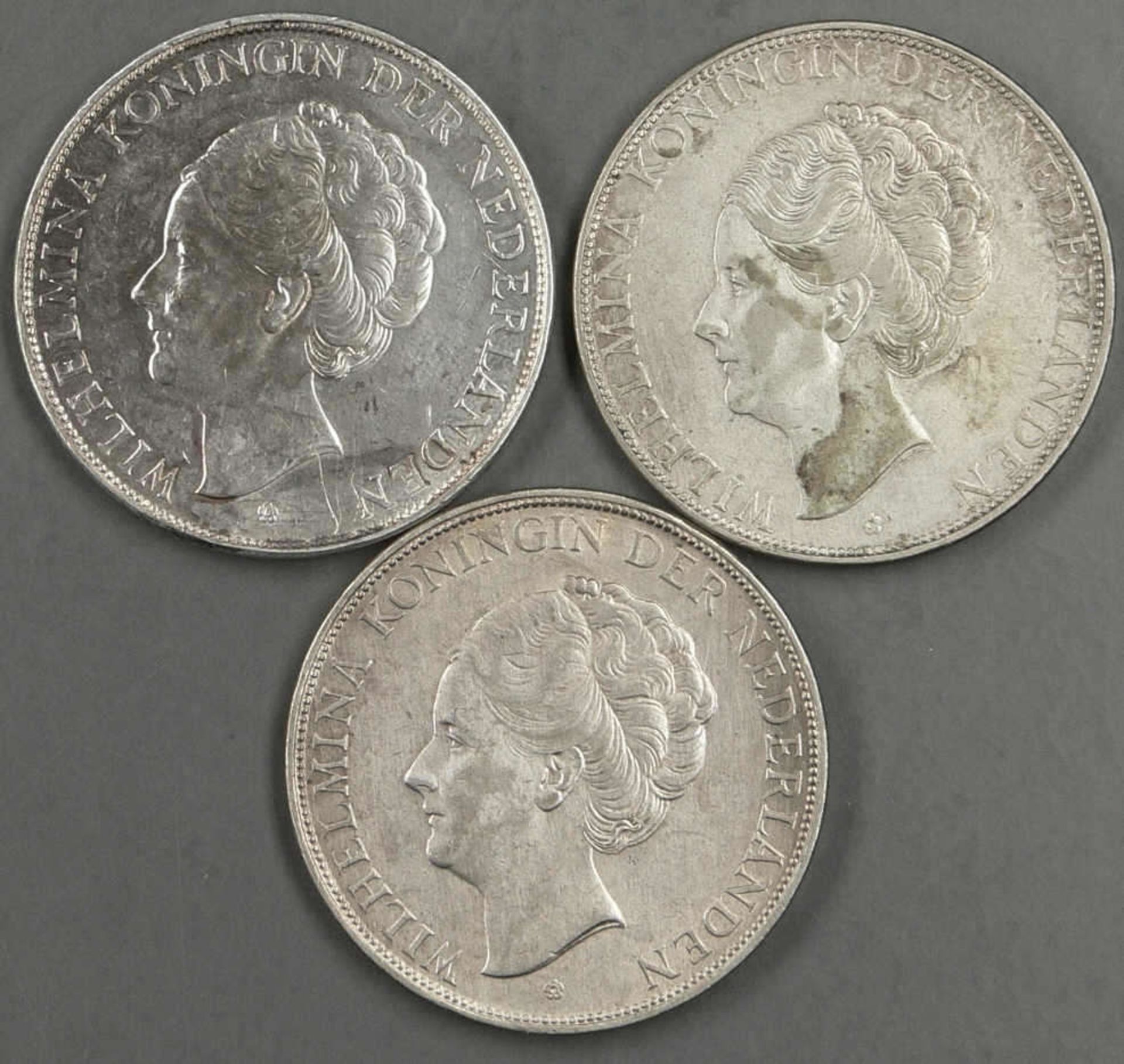 Niderlande 1933 - 38, 3 x 2 1/2 Gulden - Silbermünzen, 1933, 1937 und 1938. "Wilhelmina". Erhaltung: