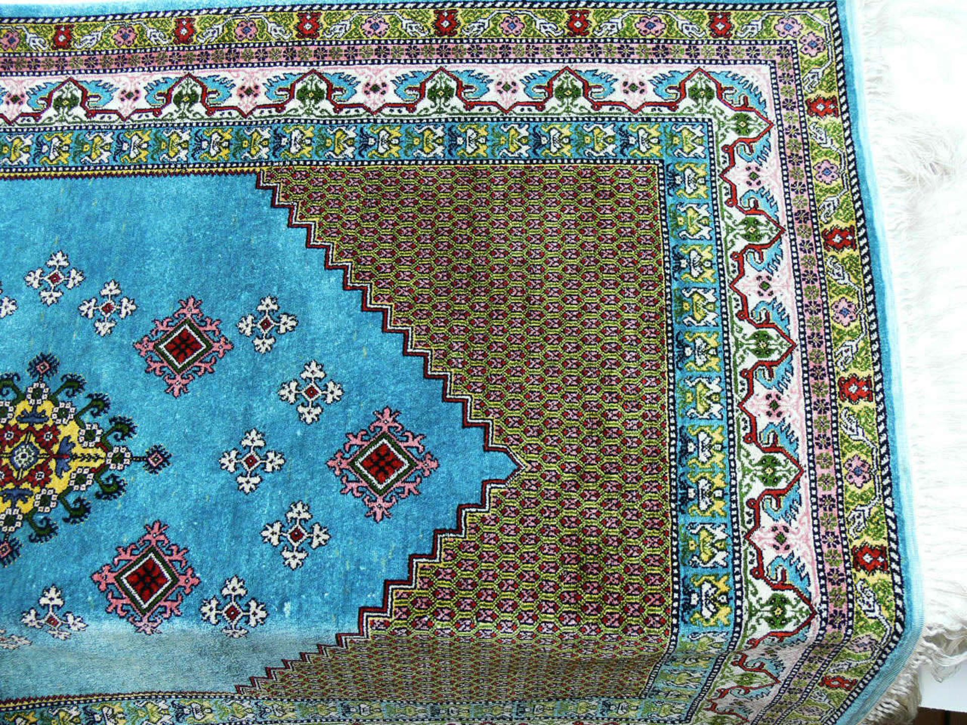 Kairouan Berber - Teppich aus Tunesien. Seide, 163 cm x 93 cm. Handgeknüpft. Hauptfarbe: blau.