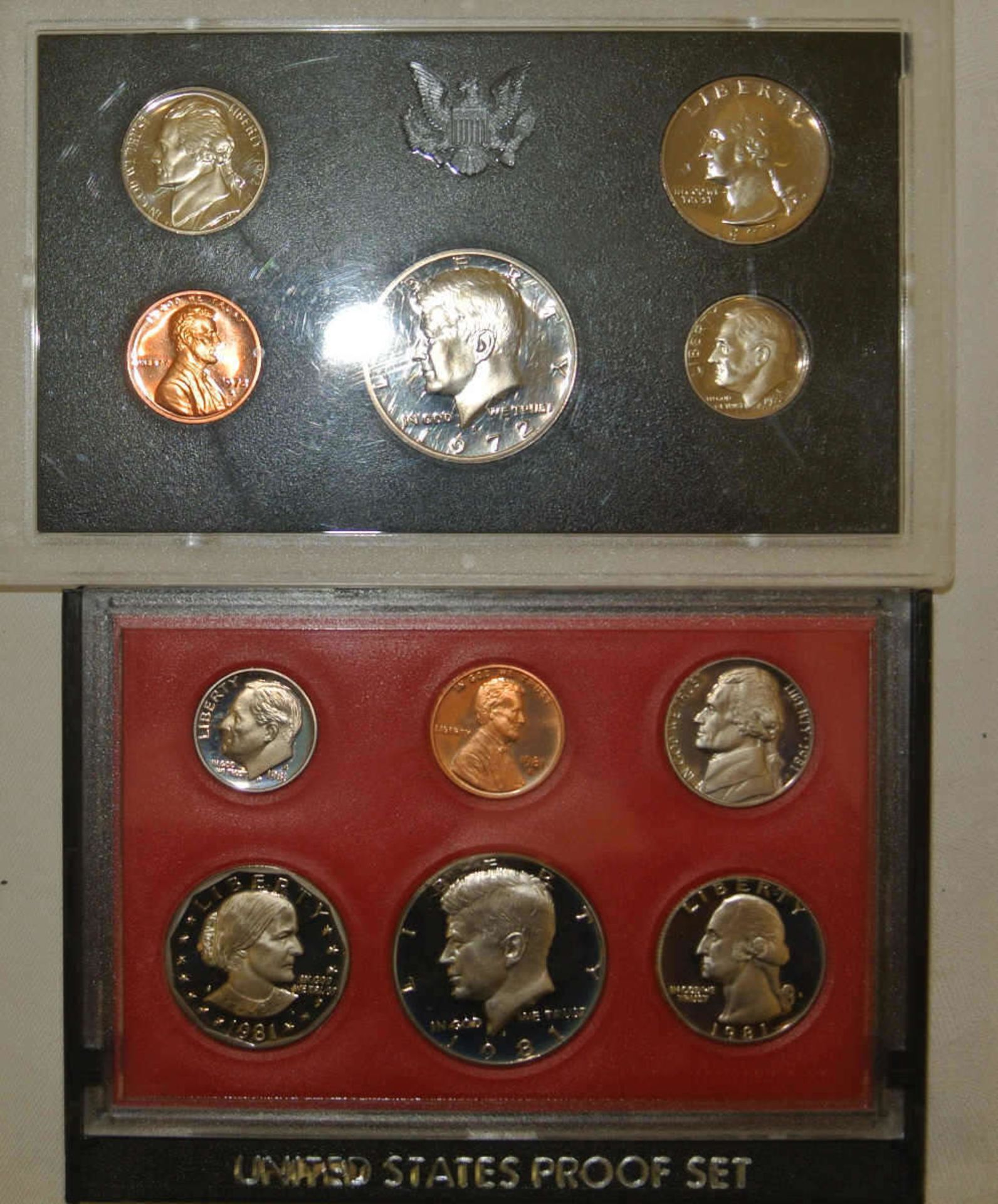 2 x USA Proof Sets, 1x 1972, sowie 1x 1981 2 x USA proof sets, 1x 1972, as well as 1x 1981