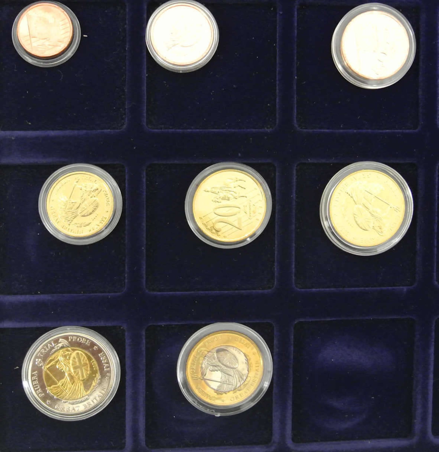 Specimen Großbritannien, Euro-Münzsatz 2003 in einer Holzbox Specimen Great Britain, Euro coin set