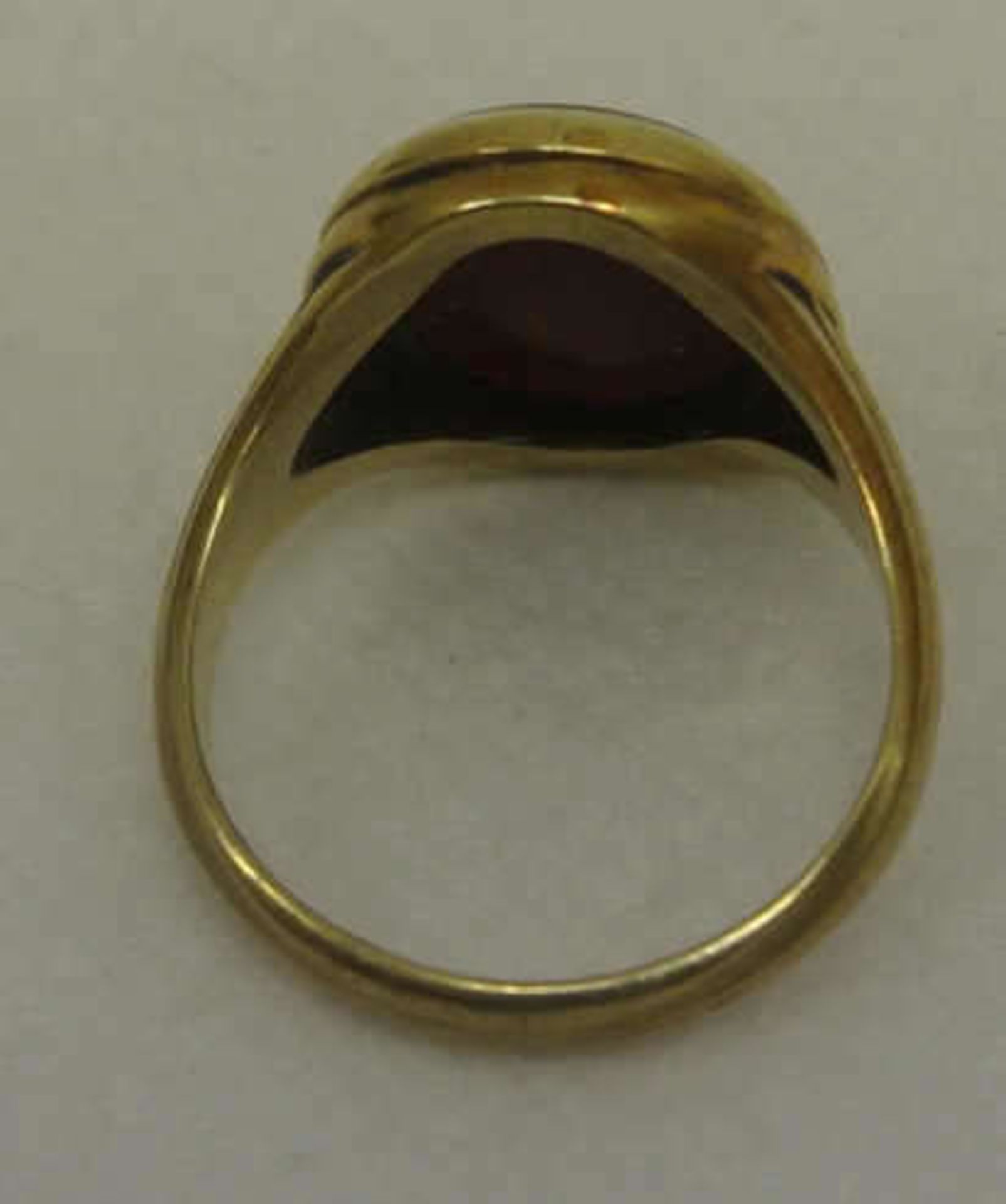 Herrenring, 585er Gelbgold, besetzt mit Karneol, Ringgröße 63, Gewicht ca. 10,09 gr Men's ring, - Bild 2 aus 2