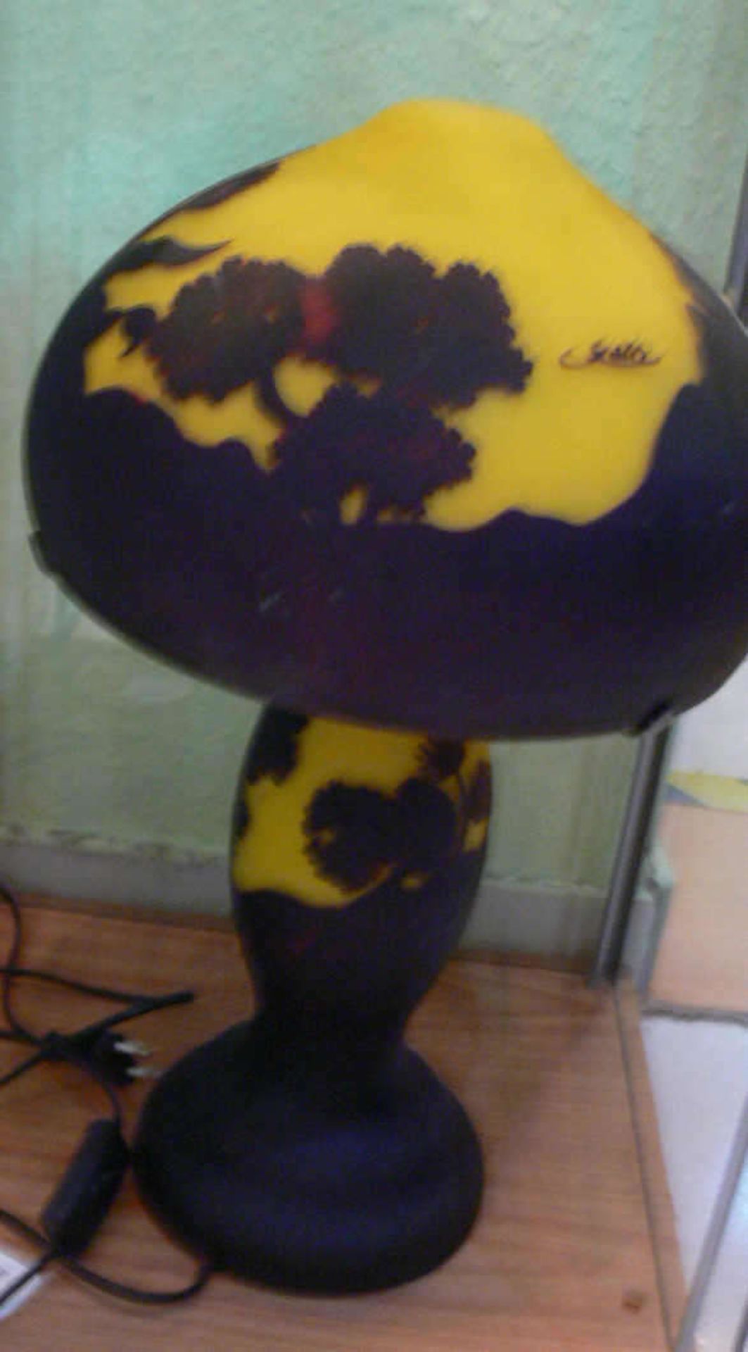 Tischlampe Jugendstil, Typ Gallei Vase, gelblich mit schwarz überhangen, ca. 50cm hoch Table lamp