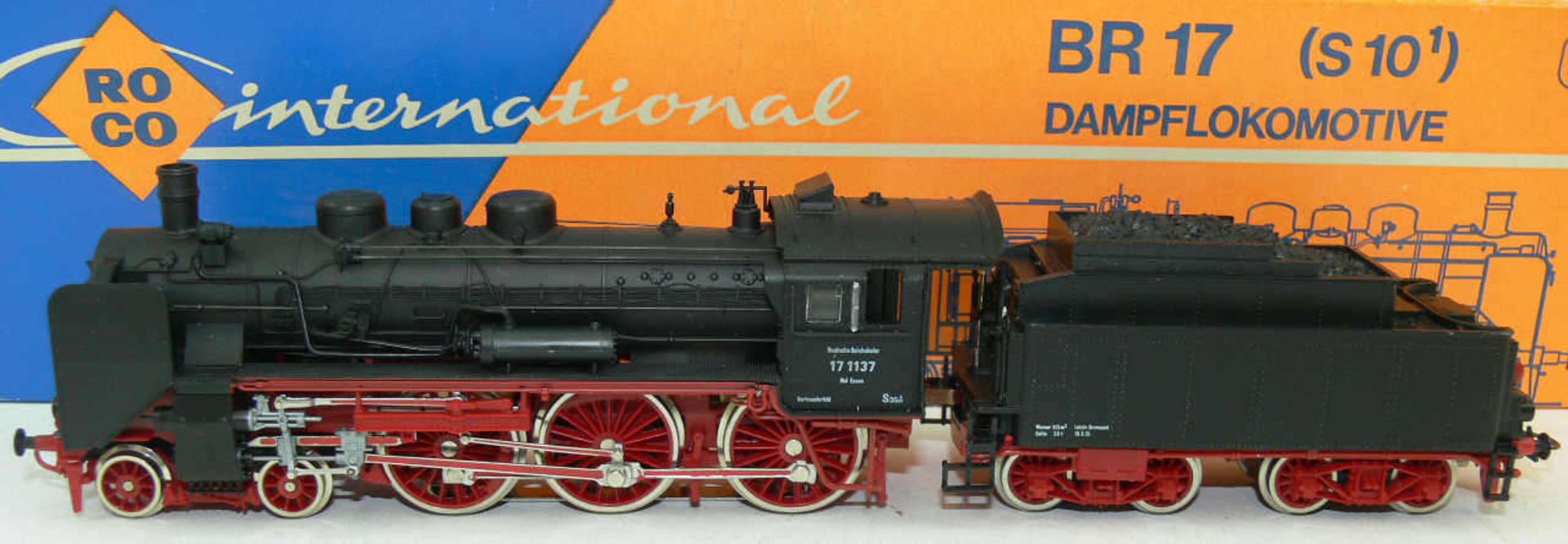 Roco 04115A, Dampflokomotive mit Schlepptender BR 17 (S10) der DR. BN 17 1137. Sehr guter Zustand in