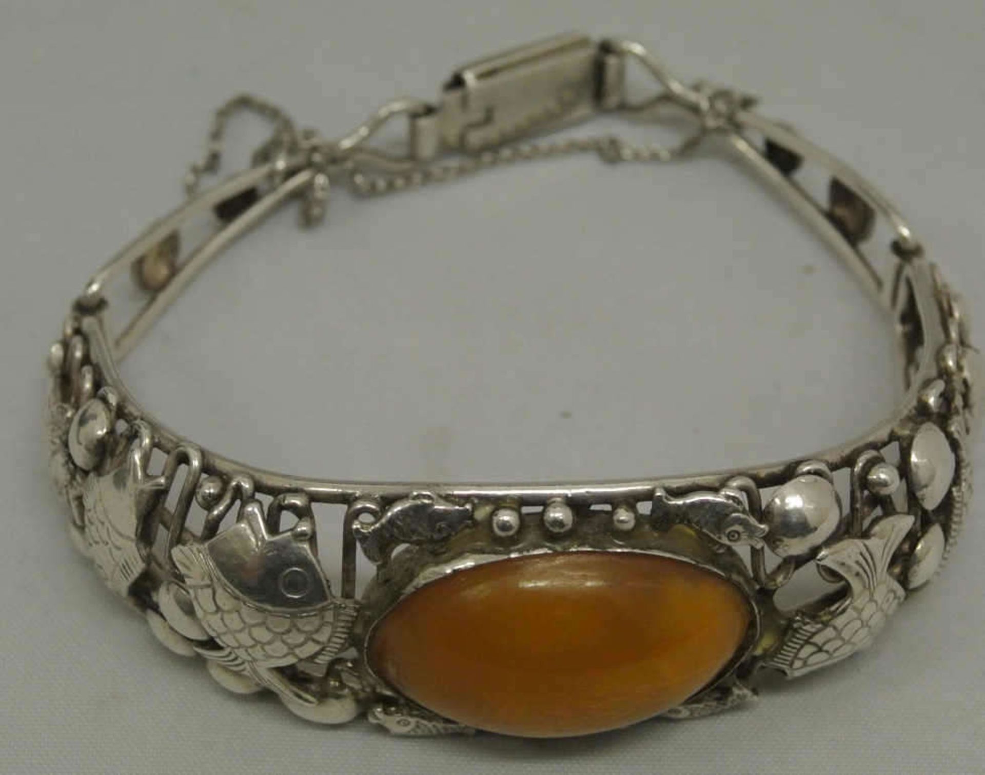 Fischland, schöner plastisches Armband, Silber, besetzt mit 1 Butterscotch/Amber Bernstein, ca.