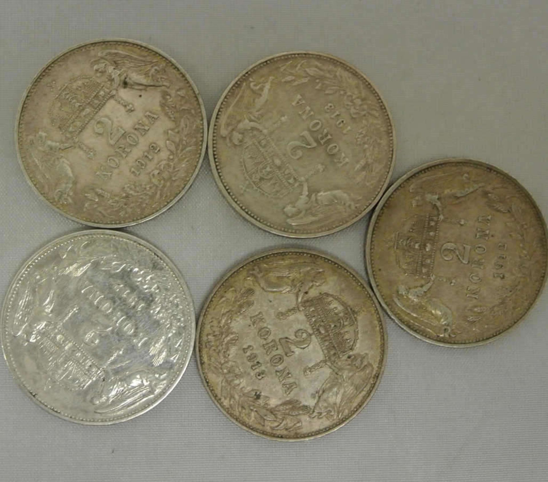 Lot Österreich Silbermünzen, 5x 2 Korona, dabei 3x 1912, sowie 2x 1913. Erhaltung: sehr schön -