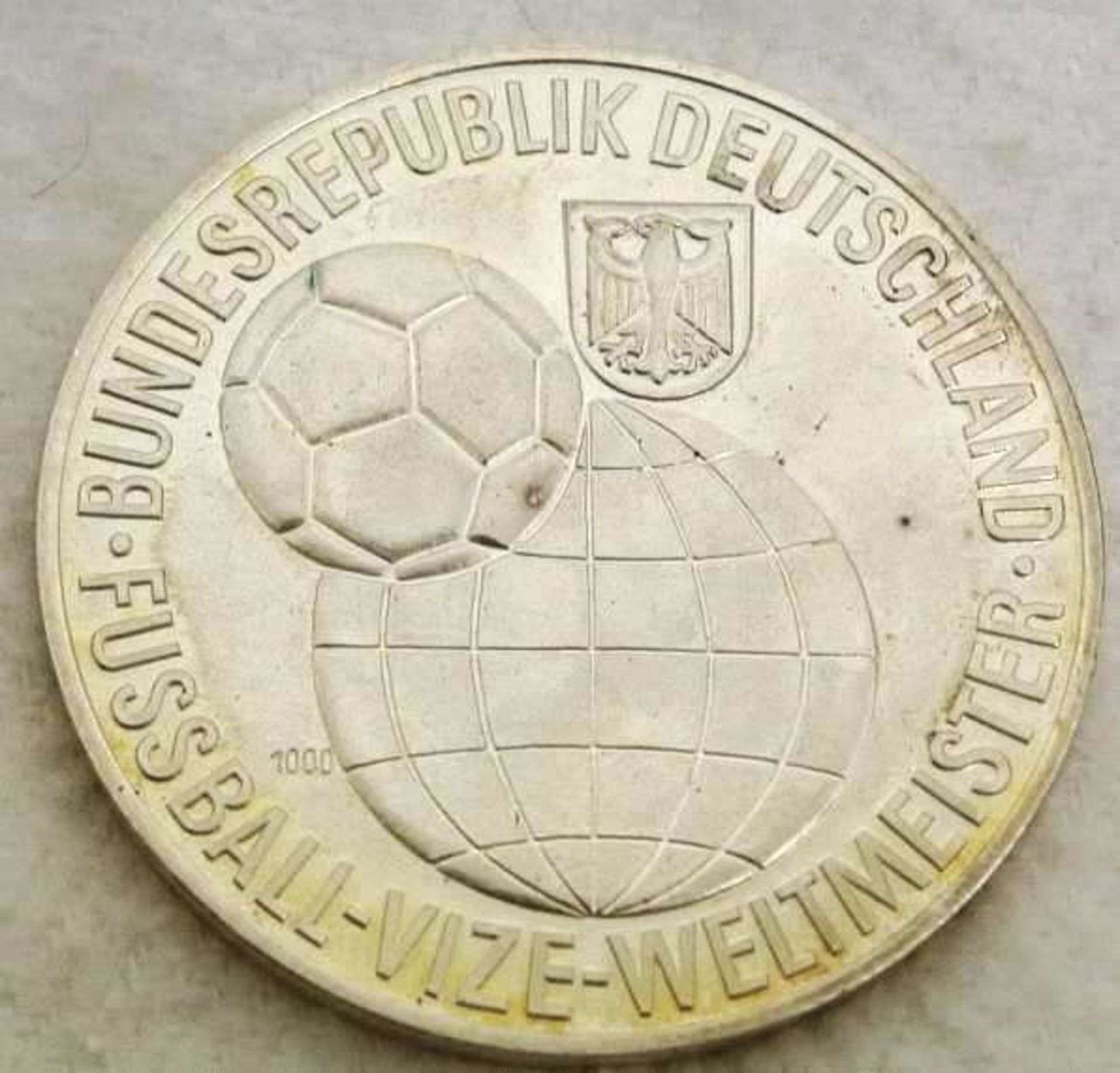 Silbermedaille "Fußballweltmeisterschaft 1966, Vize Weltmeister" mit allen Spielerköpfen. Gewicht