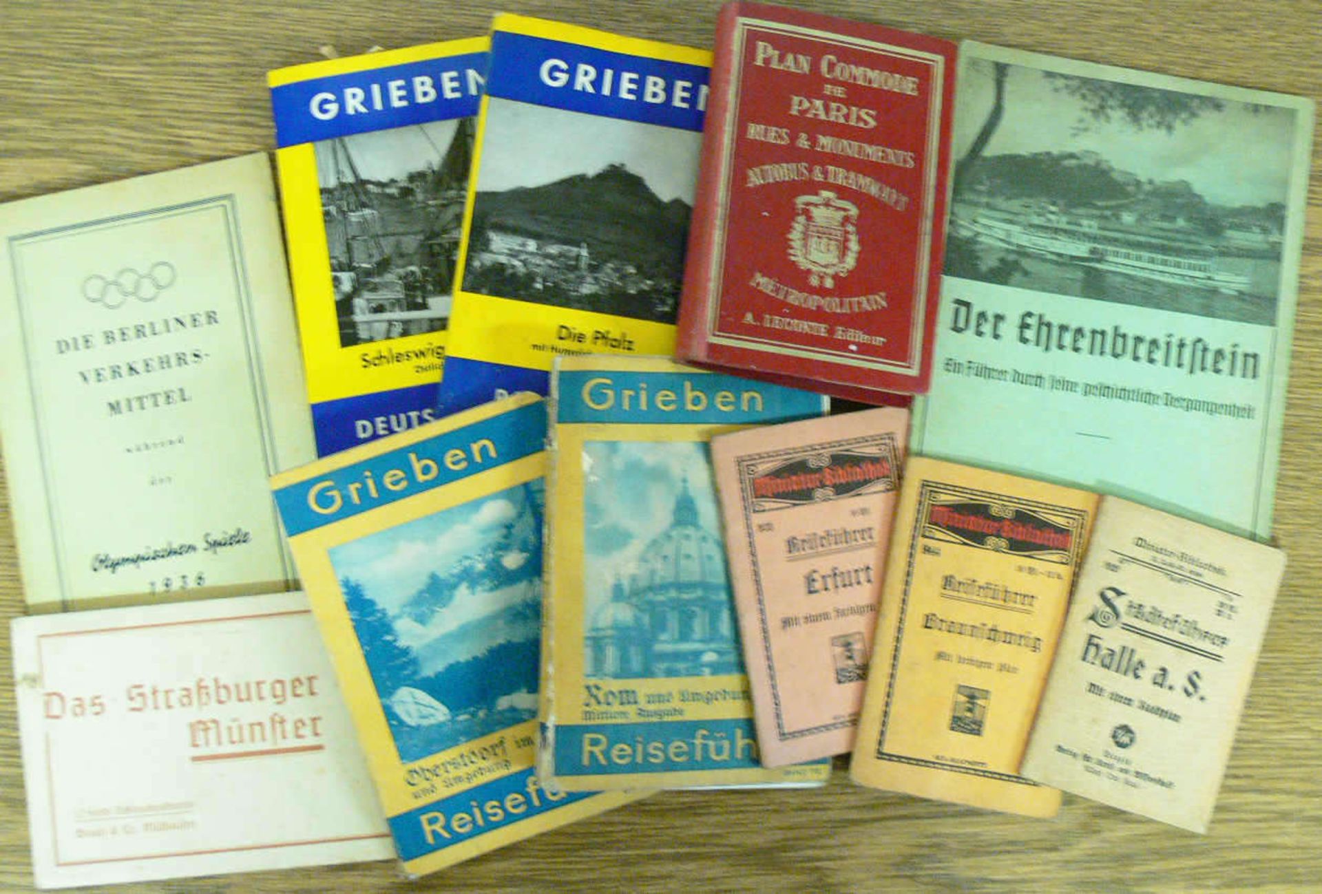 Konvolut ältere Reiseführer, bestehend aus: Miniatur - Bibliothek "Erfurt" (ohne Karte), "Halle a.