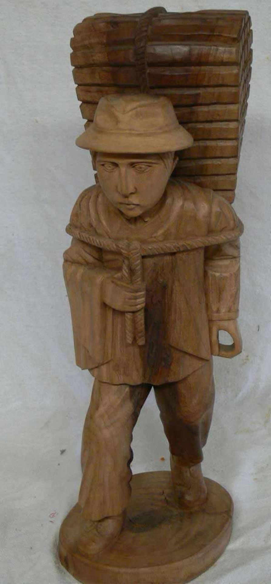 Holz-Figur "chinesischer Bauer bei Reisernte", detaillierte Figur, Höhe ca. 44 cm, Breite ca. 16