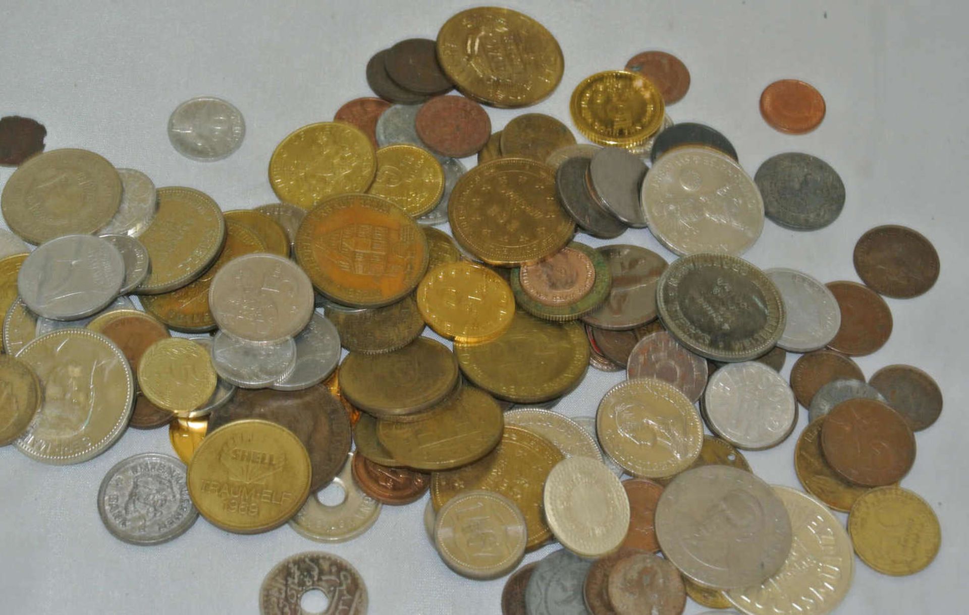kleine Münz- und Medaillen Fundgrube, viele Münzen um 1900 in kleiner Blechbox - Bild 2 aus 2