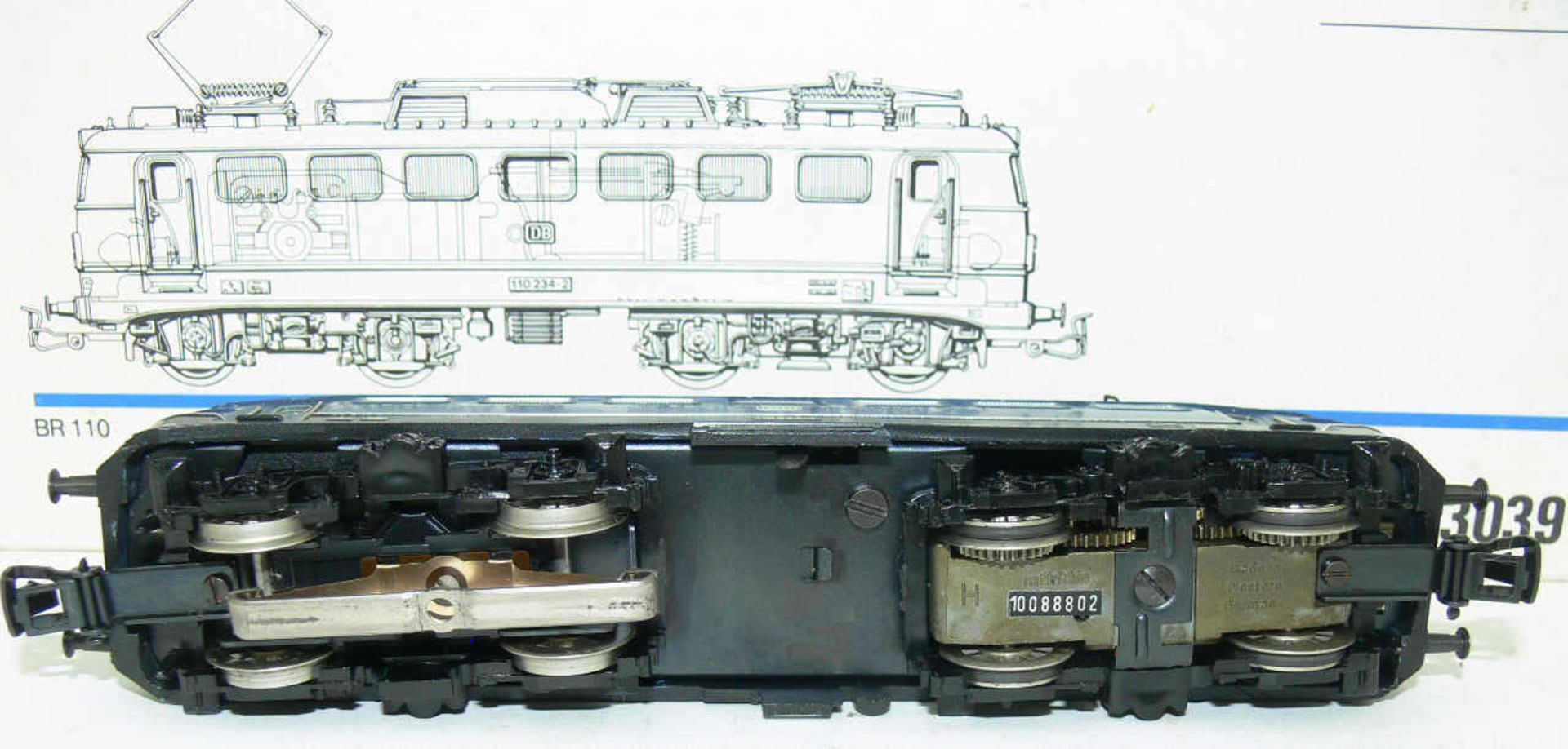 Märklin H0 3039, E - Lokomotive BR 110 der DB. BN 110 234-2. Guss. Blau. Minimale Laufspuren. In - Bild 2 aus 2