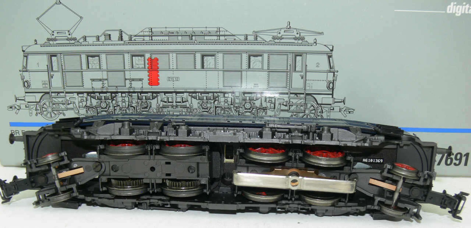 Märklin H0 37691, E - Lokomotive BR 19. BN E 19 12. Guss. Blau. Digital. Neuwertiger Zustand in - Bild 2 aus 2