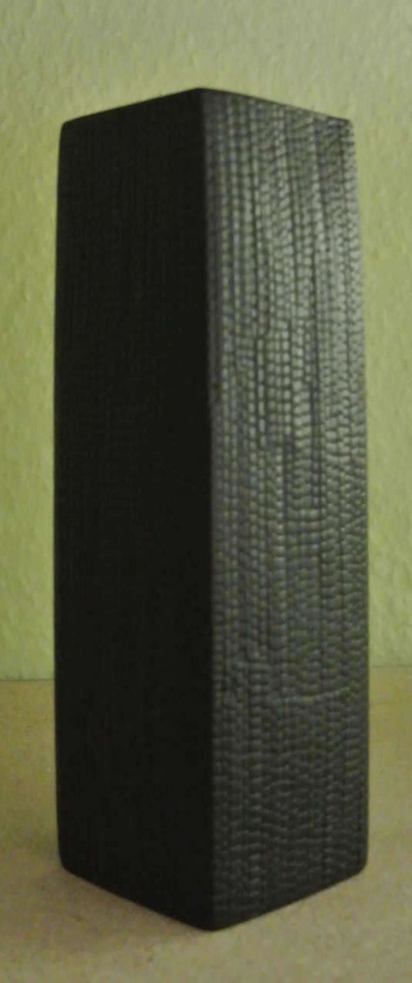 Rosenthal Porzellanvase in schwarz, Höhe ca. 21 cm, Breite und Länge ca. 6 cm. Guter Zustand.