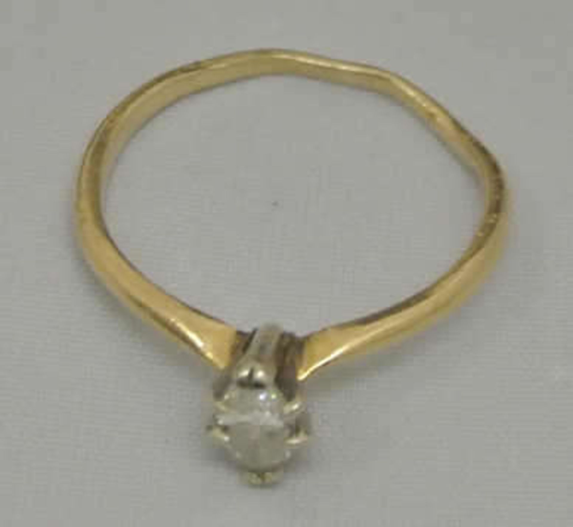 Damenring, 585er Gelbgold, mit 1 Brillianten ca. 0,3 ct. Ringgröße ca. 54, Gewicht ca. 1,7 g - Bild 2 aus 2