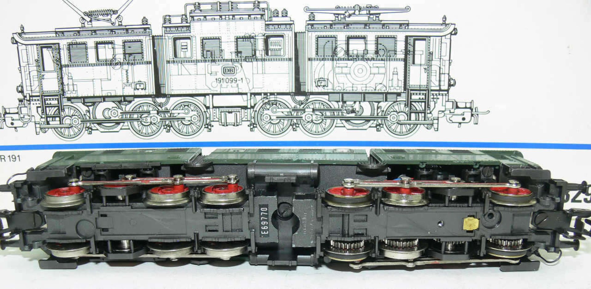 Märklin 3329, E - Lokomotive BR 191 der DB. BN 191 099-1. Guss. Ohne Schleifer, sonst guter Zustand. - Bild 2 aus 2