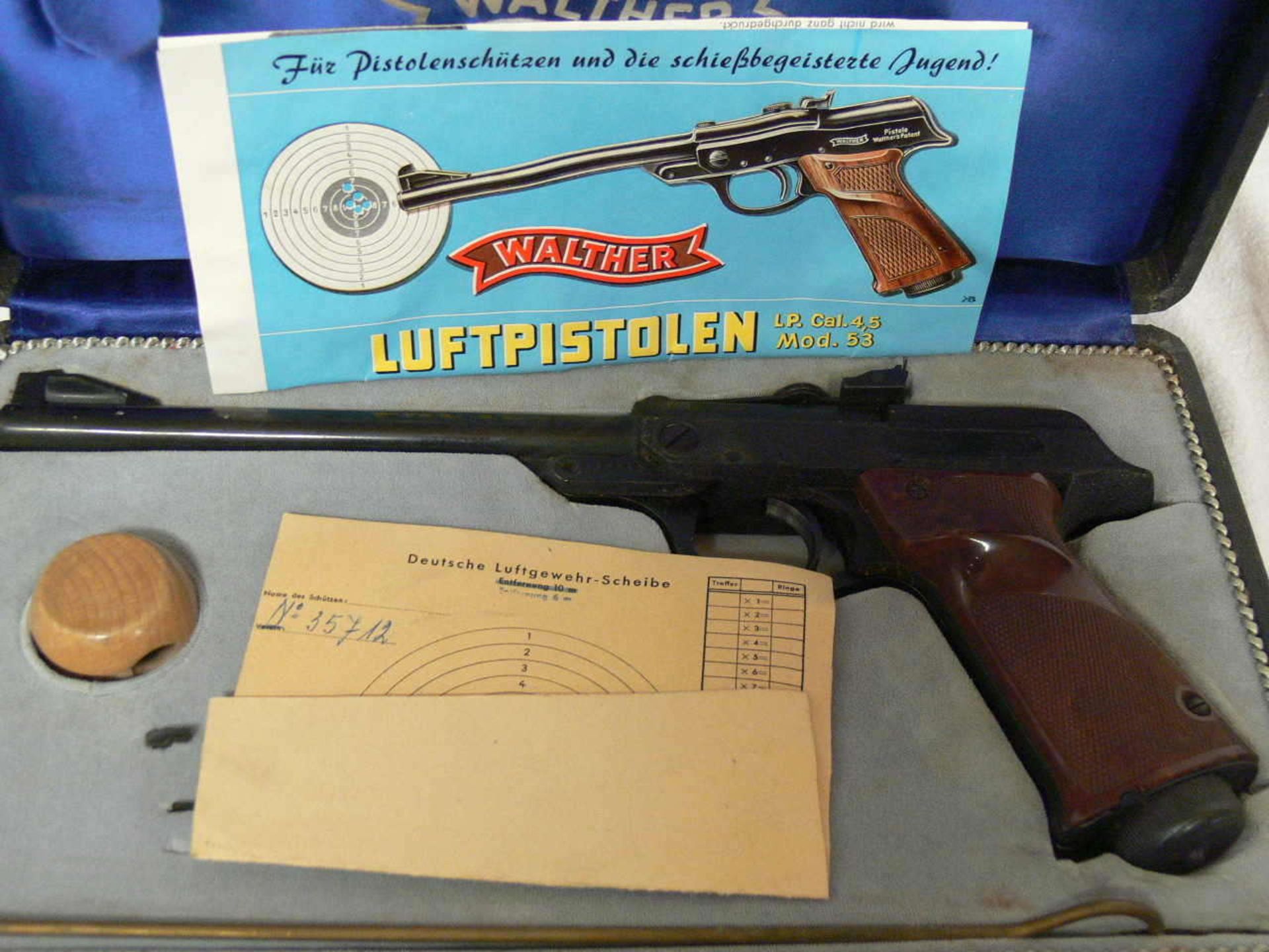 Luftpistole Walther Mo. 53 LP Cal. 4,5. Im Original - Etui. Mit Holzspannkopf. Dazu Magazine "