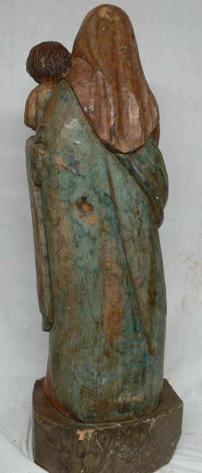 große alte Madonnenfigur mit Jesuskind, Figur stand in der Kirche, farbig bemalt, Holz besitzt - Bild 4 aus 4