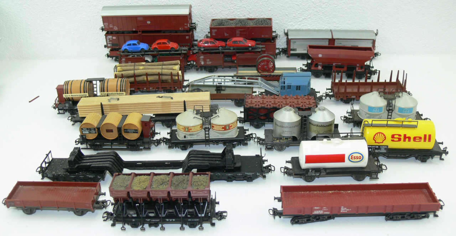 Märklin H0, Konvolut verschiedene Güterwagen. Darunter Kranwagen, Autoitransport - Wagen etc.