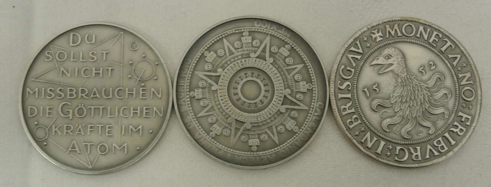 3 große Silbermedaillen, 835er Silber, verschiedene Themen. Gewicht ca. 75,2 gr. 3 large silver