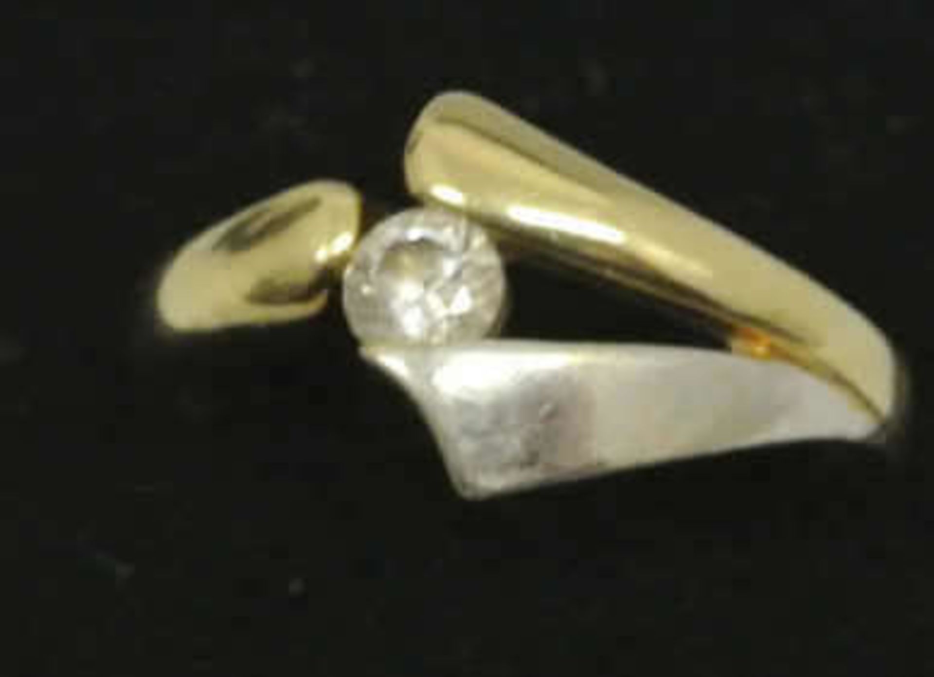 Damenring, 375er Gelb- und Weißgold, besetzt mit Zirkonia. Ringgröße 58, Gewicht ca. 2,6 gr Ladies