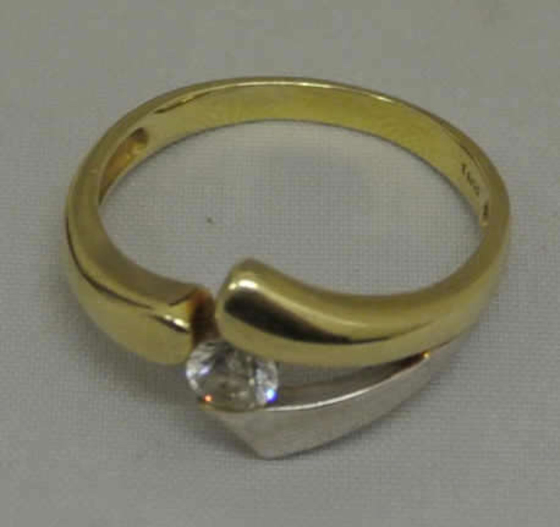 Damenring, 375er Gelb- und Weißgold, besetzt mit Zirkonia. Ringgröße 58, Gewicht ca. 2,6 gr Ladies - Bild 2 aus 2