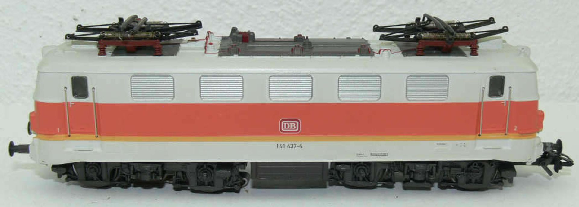 Märklin H0, E - Lokomotive BR 141, BN 141 437-4, Guss. Mit leichten Laufspuren.