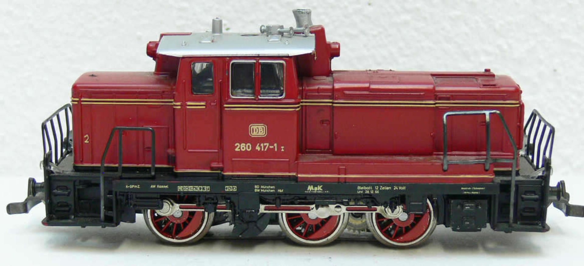 Fleischmann Diesellokomotive BR 260 der DB. BN 260 417-1. Rot. Sehr guter Zustand mit Laufspuren.