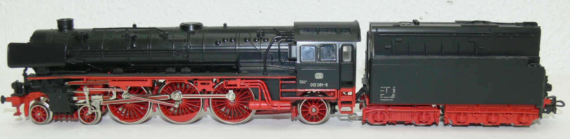 Märklin Dampflokomotive mit Schlepptender BR 012 der DB. BN 012 081-6. Ohne OVP.