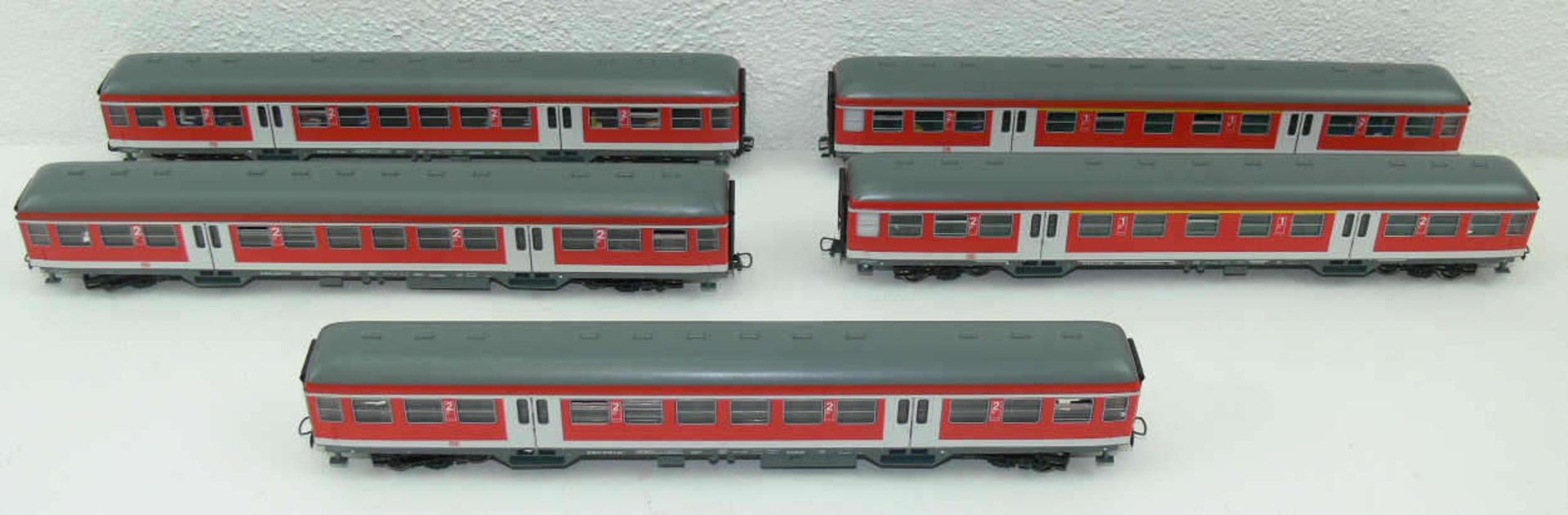 Roco, Konvolut Nahverkehrszug - Wagen. 2 x 1./2. Klasse (Abrnz) und 3 x 2. Klase (Brnz). Sehr