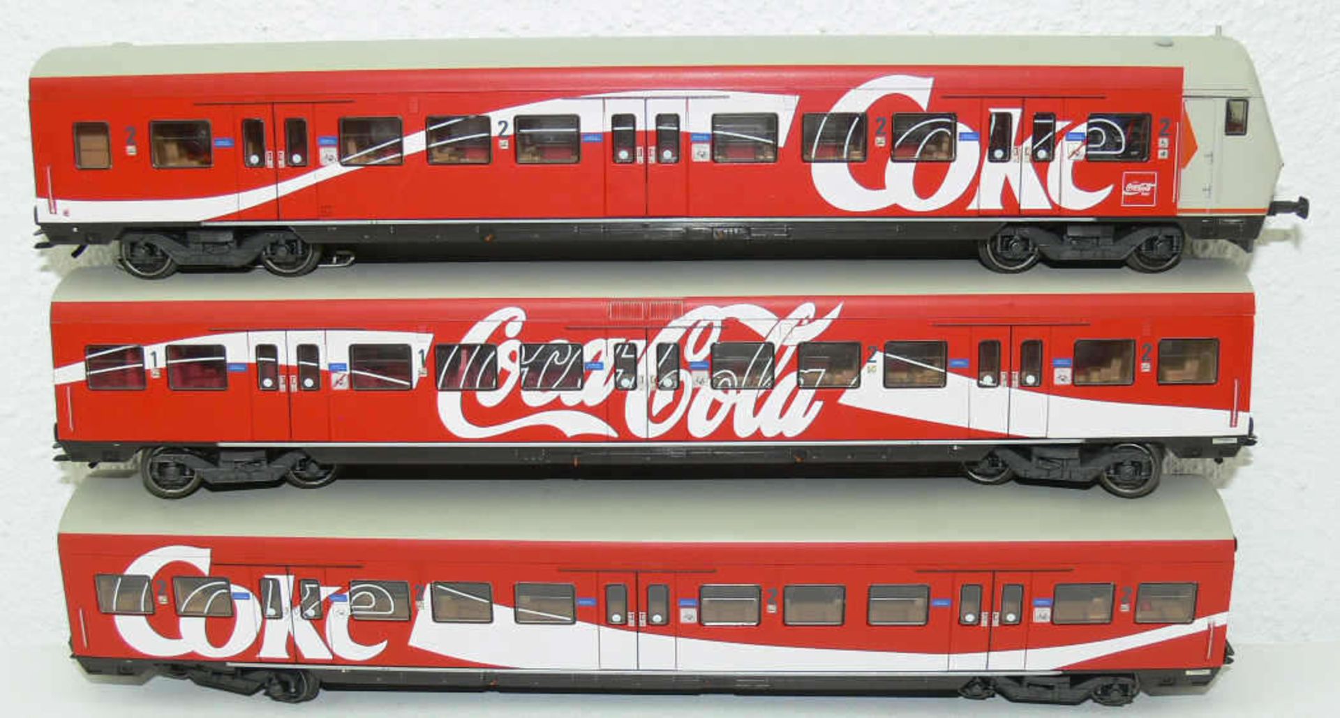 Märklin H0, S - Bahn - Zug "Coca Cola", 3 - teilig, Steuerwagen, Wagen 1. Klasse und Wagen . Klasse.