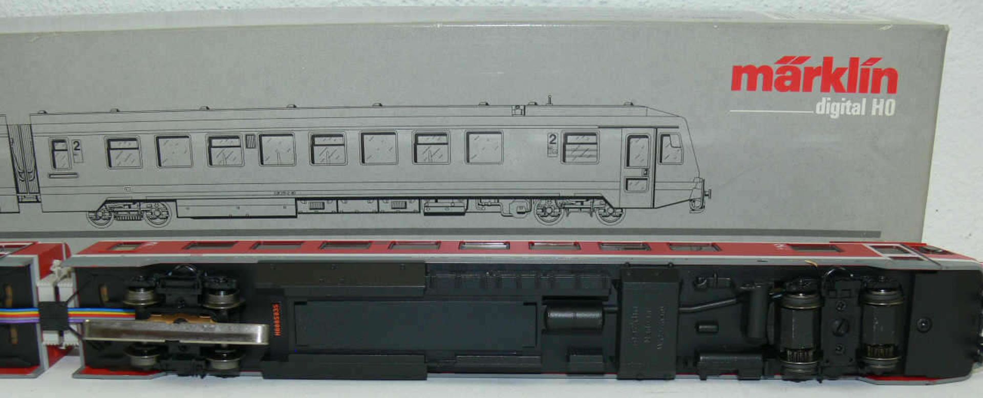 Märklin 37762, Diesel - Triebwagenzug BR 628.2. Digital. Neuwertiger Zustand mit Probe Laufspuren. - Bild 3 aus 4