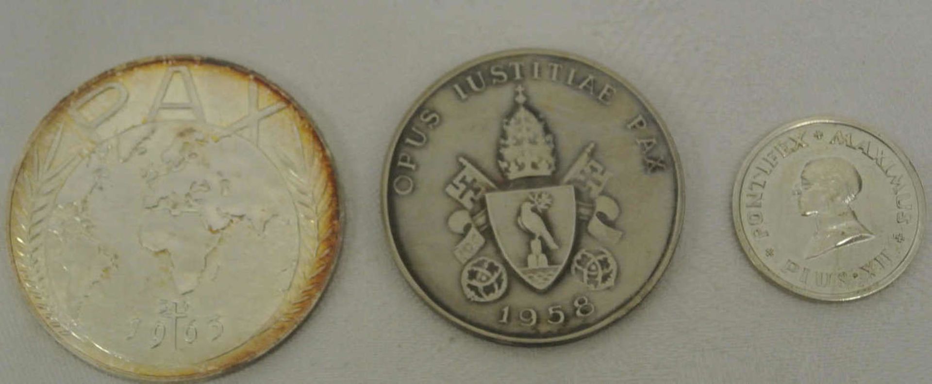 3 Silbermedaillen Vatikan, bestehend aus 1x Pontifex Maximus 1963, 1x Pontifex Maximus 1958, sowie - Bild 2 aus 2