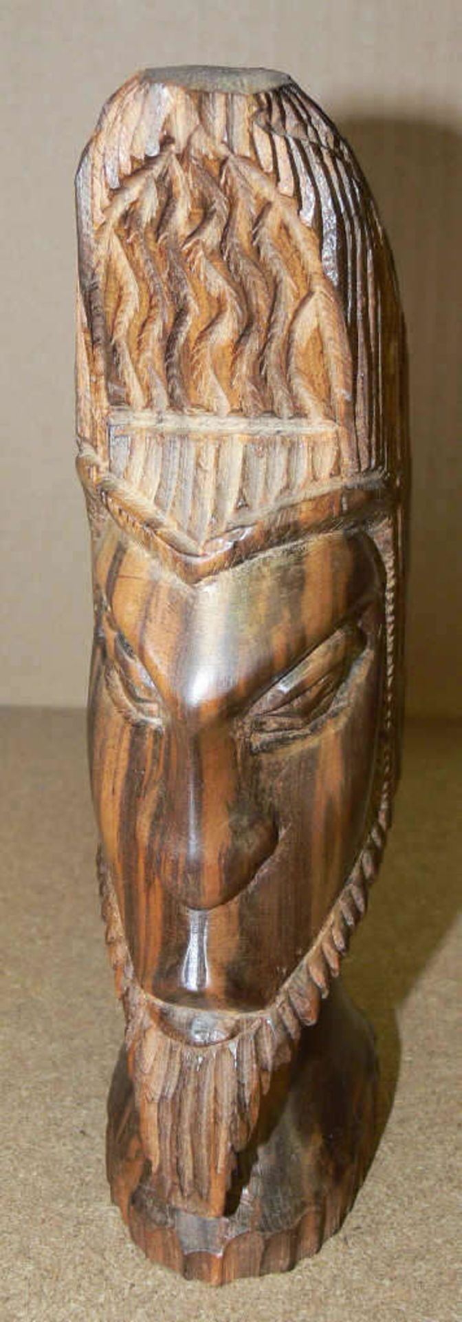 Afrikanische? Holz - Skulptur. H: ca. 22 cm.