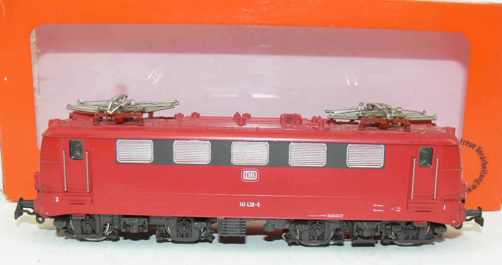 Märklin - Primex H0 3186, E - Lokomotive BR 141 der DB. BN 141 430-9. Guss, rot. Leichte Laufspuren.