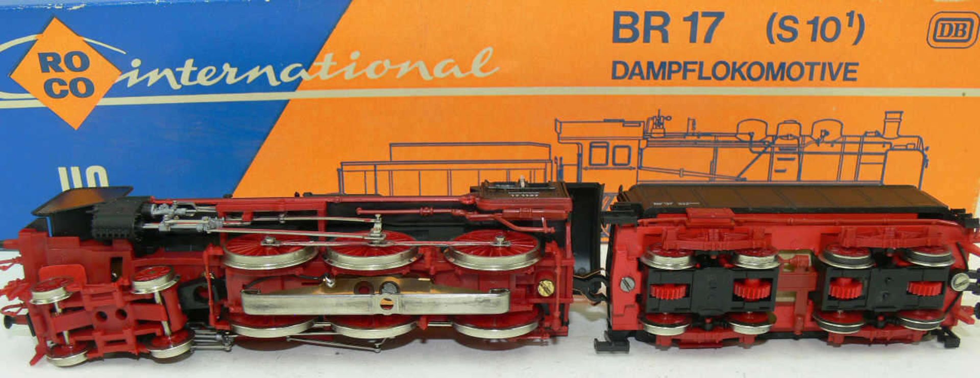 Roco 04115A, Dampflokomotive mit Schlepptender BR 17 (S10) der DR. BN 17 1137. Sehr guter Zustand in - Bild 2 aus 2