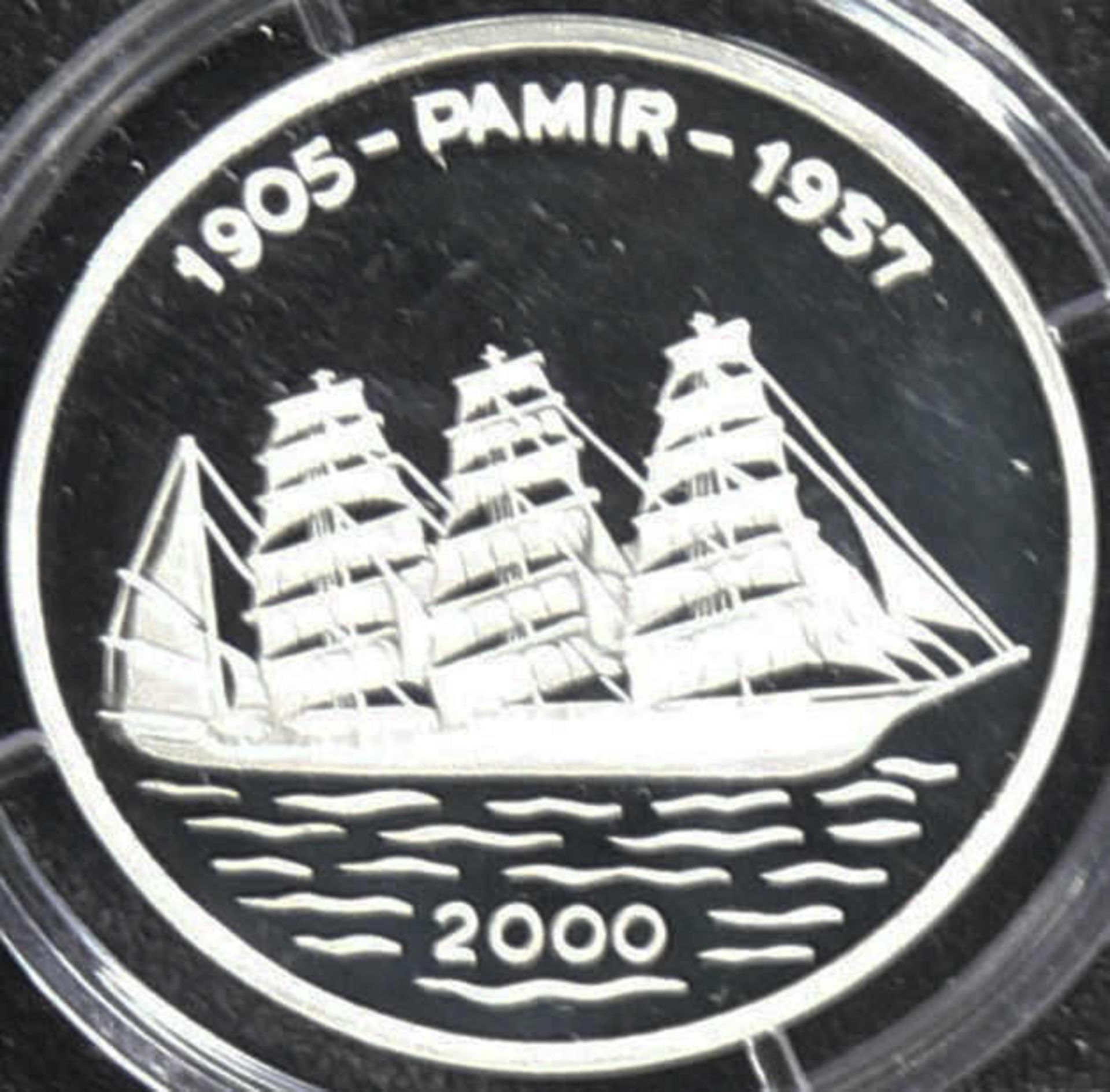 Togo 2000, 1000 Francs - Silbermünze "Pamir". Silber 999, Gewicht: ca. 15 g, Durchmesser: ca. 35 mm.