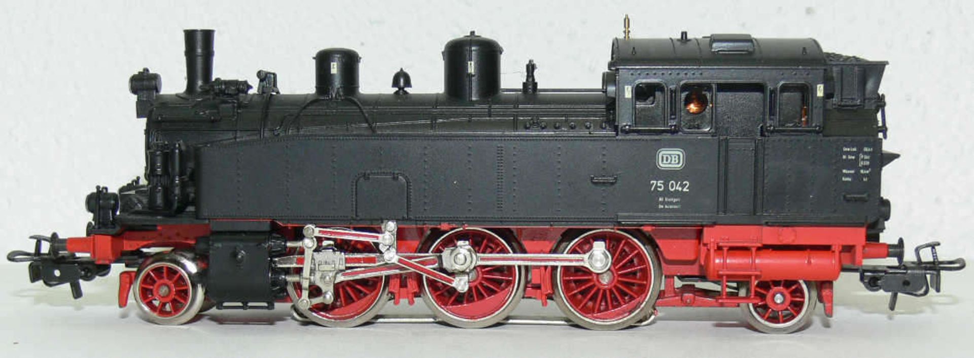 Märklin Dampflokomotive BR 75 der DB. BN 75 042. Ohne OVP. Sehr guter Zustand.