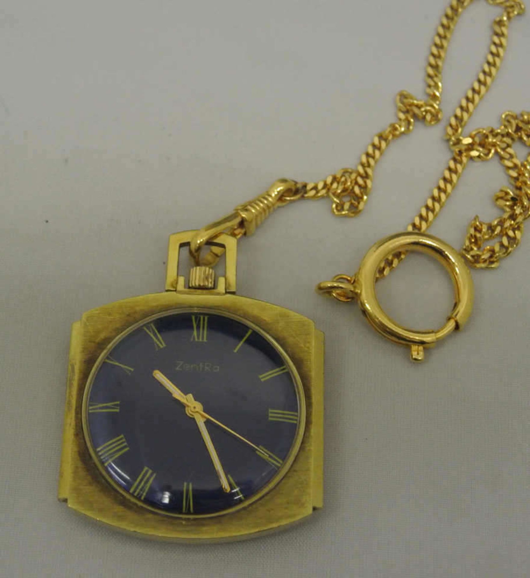 1 Taschenuhr mit Uhrenkette, Fa. Zentra, mechanisch, goldfarben, blaues Zifferblatt, Funktion
