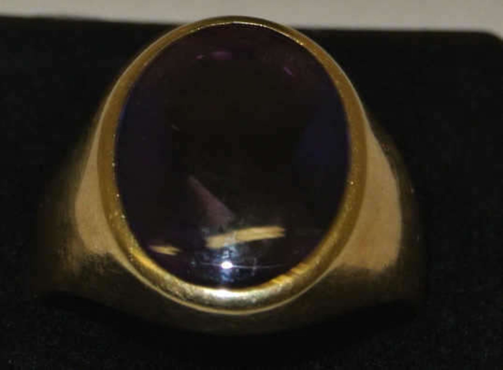 Damenring, 585er Gelbgold, besetzt mit 1 Amethyst. Ringgröße 65 Gewicht ca. 8,4 gr Ladies ring,