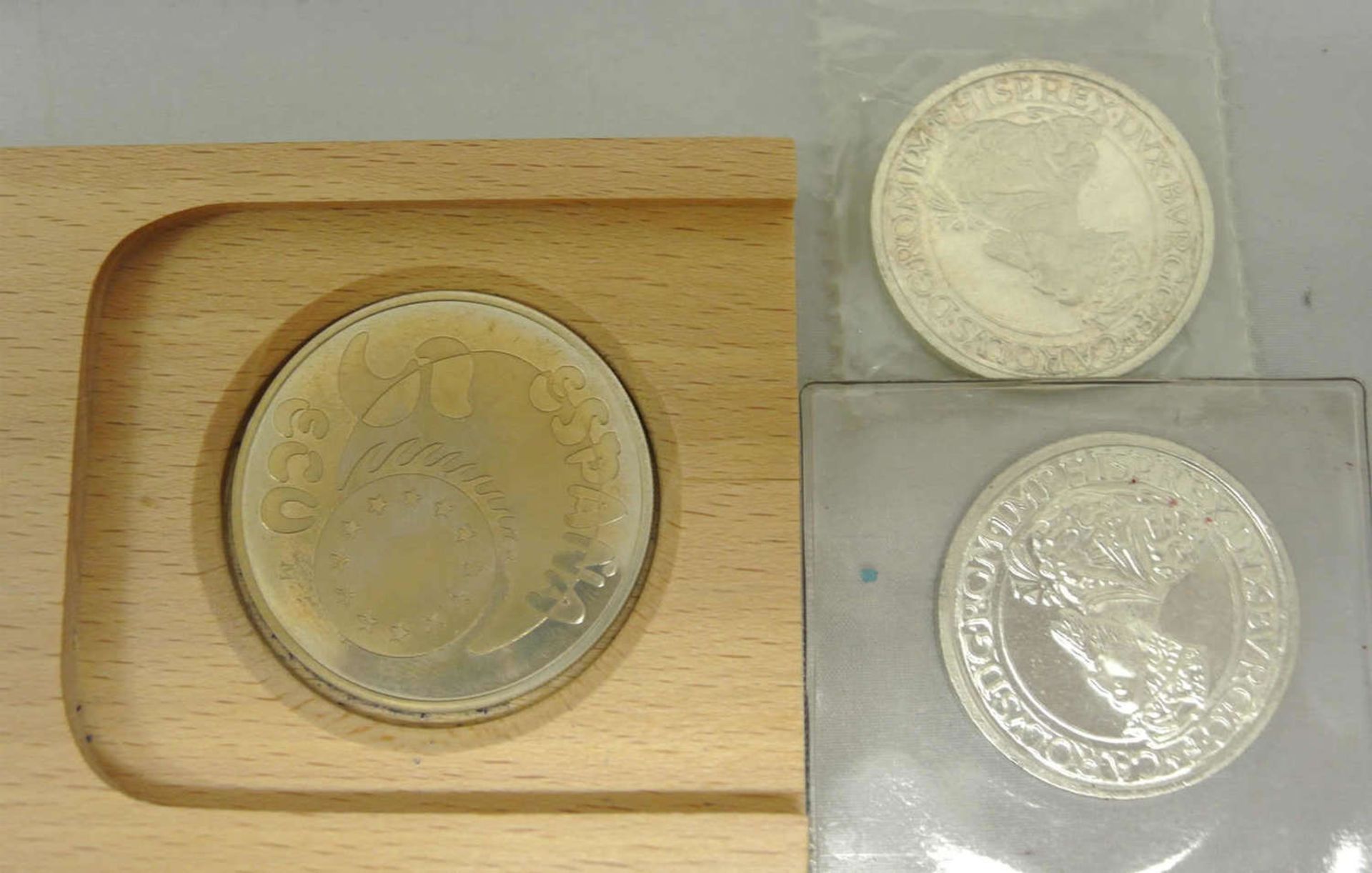 3x 5 Ecu Münzen, 2x Belgien 1987, sowie 1x Spanien 1989 - diese im Original Holzbox - Bild 2 aus 2