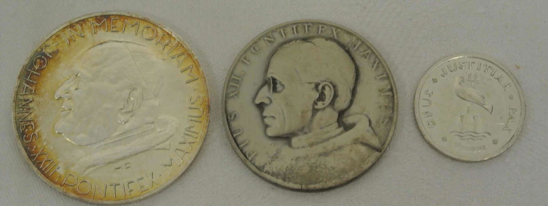 3 Silbermedaillen Vatikan, bestehend aus 1x Pontifex Maximus 1963, 1x Pontifex Maximus 1958, sowie