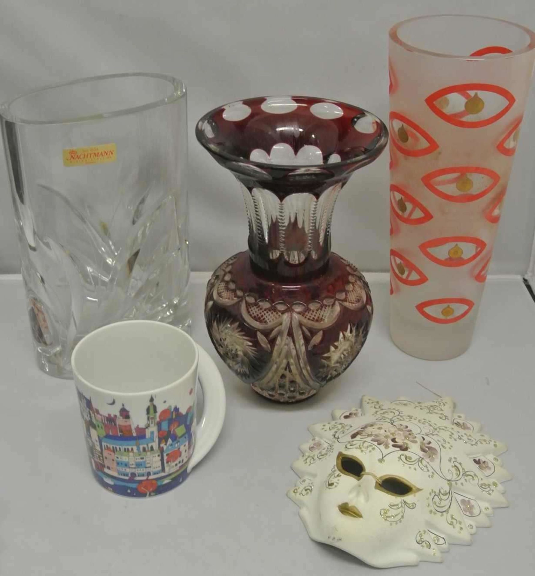 Konvolut Glasvasen, dabei 1 Nachtmann schwere Bleikristallvase, 1 große Glasvase, 1 Bleikristallvase