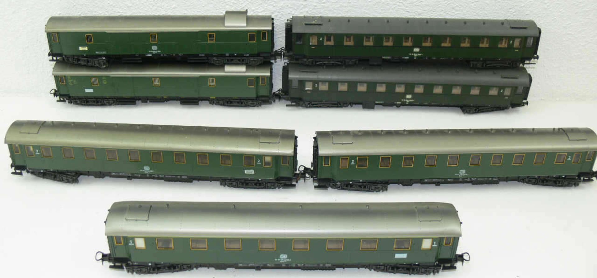 Märklin H0, Konvolut Personen- und Gepäck - Wagen, bestehend aus 1 x 1. Klasse, 4 x 2. Klasse, 2 x