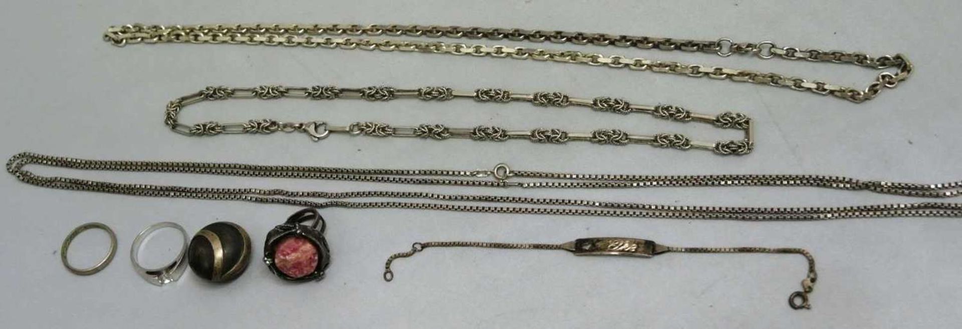 Lot Silberschmuck, dabei Ringe, Ketten, etc. Gewicht ca. 106 gr