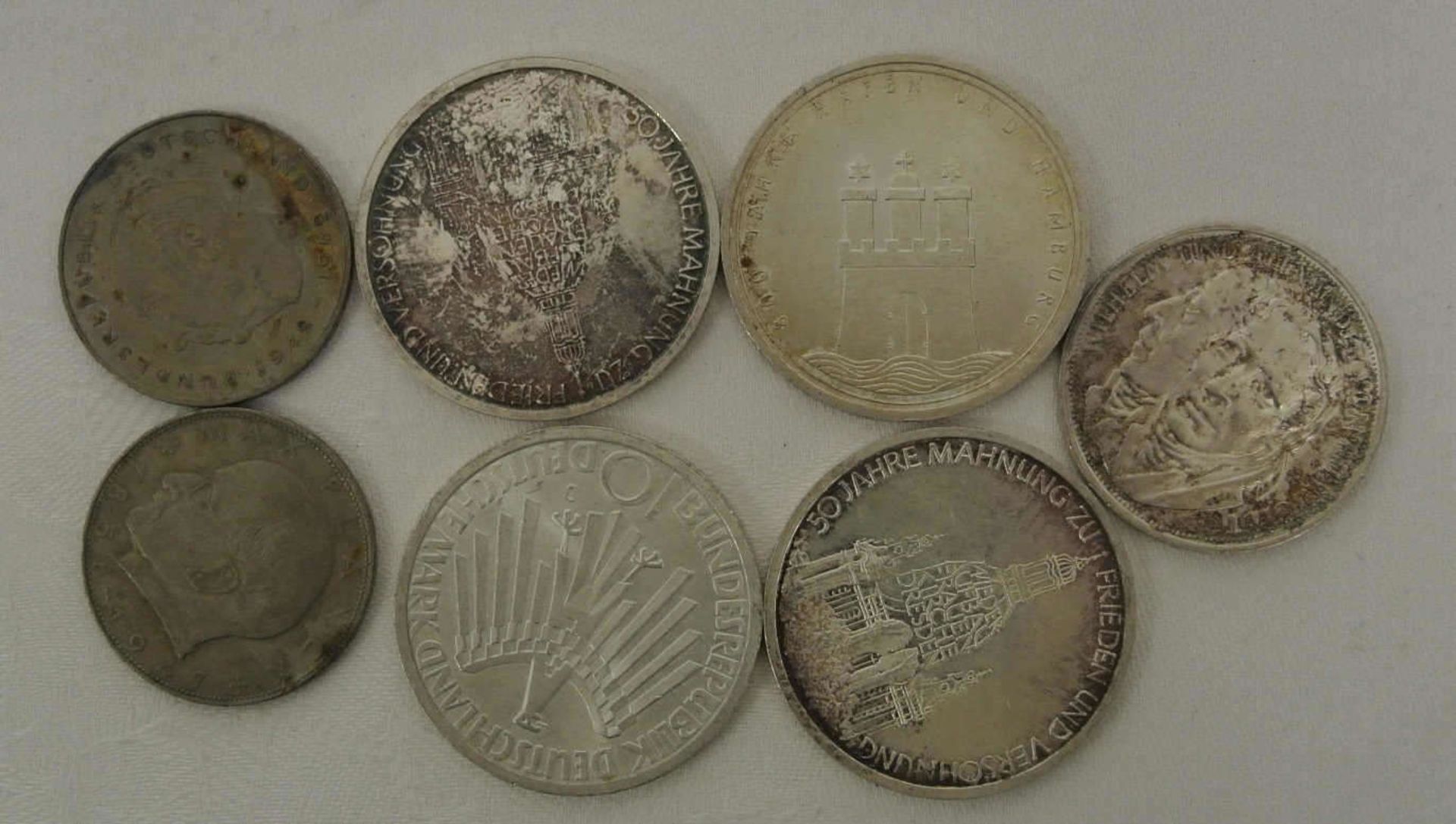 Lot von Münzen BRD, dabei 4x 10 DM, 1x 5 DM, sowie 2x 2 DM Lot of coins BRD, as well 4x 10 DM, 1x