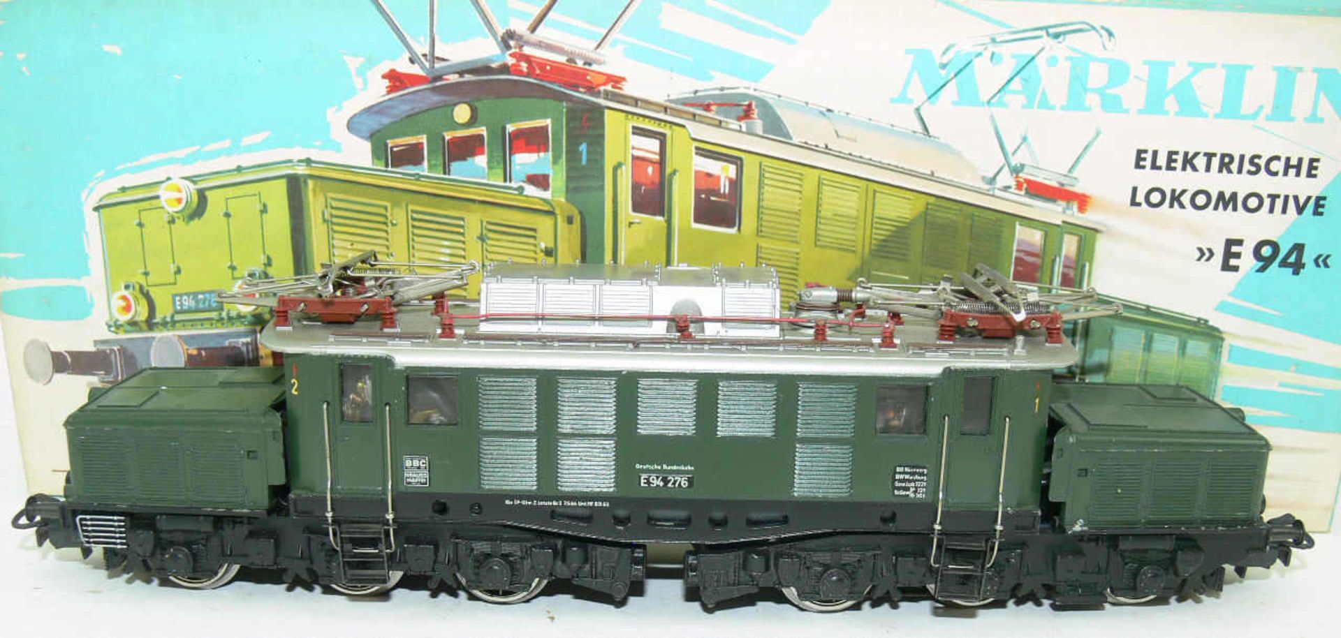 Märklin 3022, E - Lokomotive BR E 94 der DR. BN E 94 276. Mit leichten Laufspuren. In OVP.
