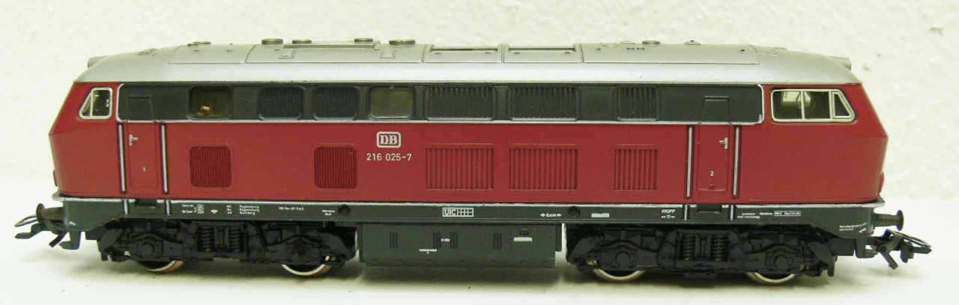 Märklin Diesellokomotive BR 216 der DB. BN 216 025-7. Ohne OVP. Guter Zustand mit leichten