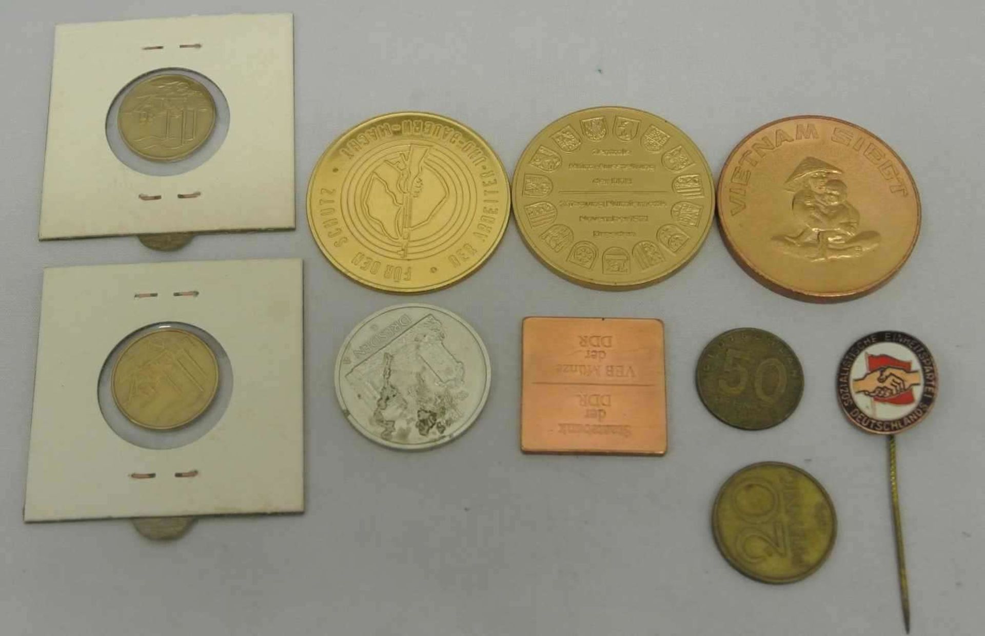kleines Lot Münzen und Medaillen DDR. Bitte besichtigen